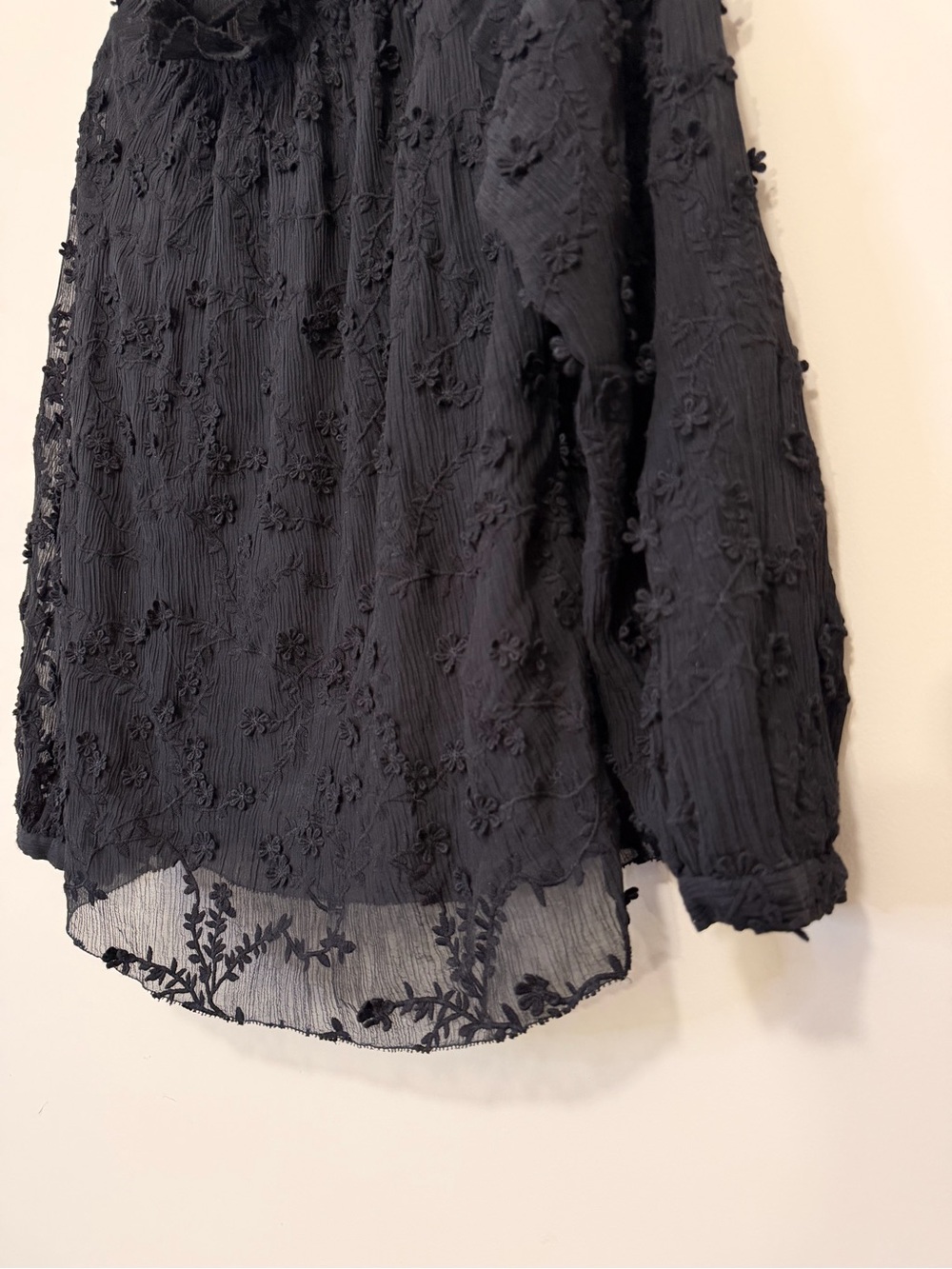 Rebecca Taylor Black Floral Appliqué Ruffle Blouse - Size 8 - Picture 3 of 4